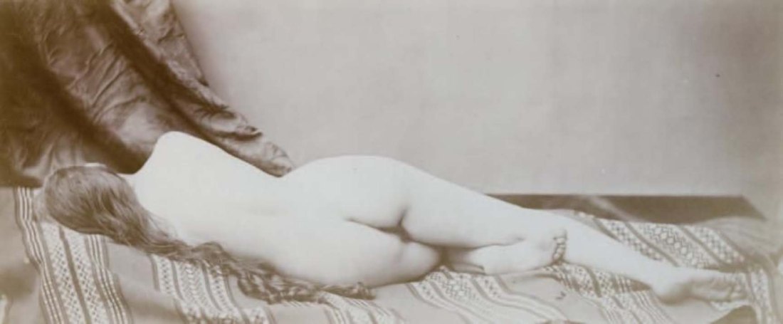 nu de dos, long hair, female nude back to camera