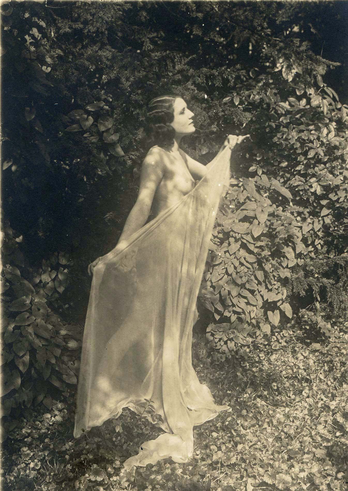 Philiberte de Flaugergues :: Dance in open air nº 1, France, ca. 1920. | src anamorfose