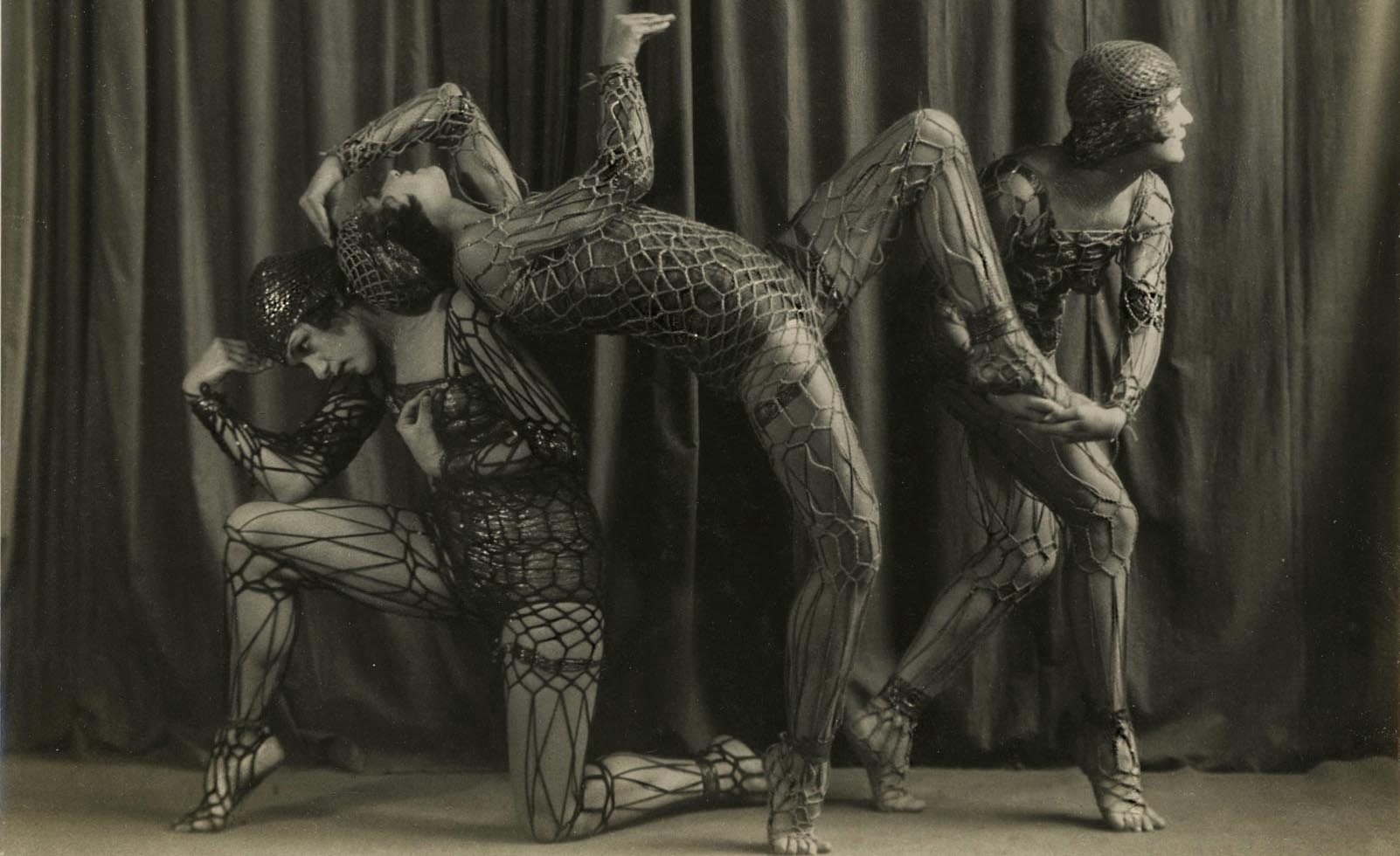 dancers, danseuses, danzatrici, sawara, tanzerinnen, dance group, mesh net costume