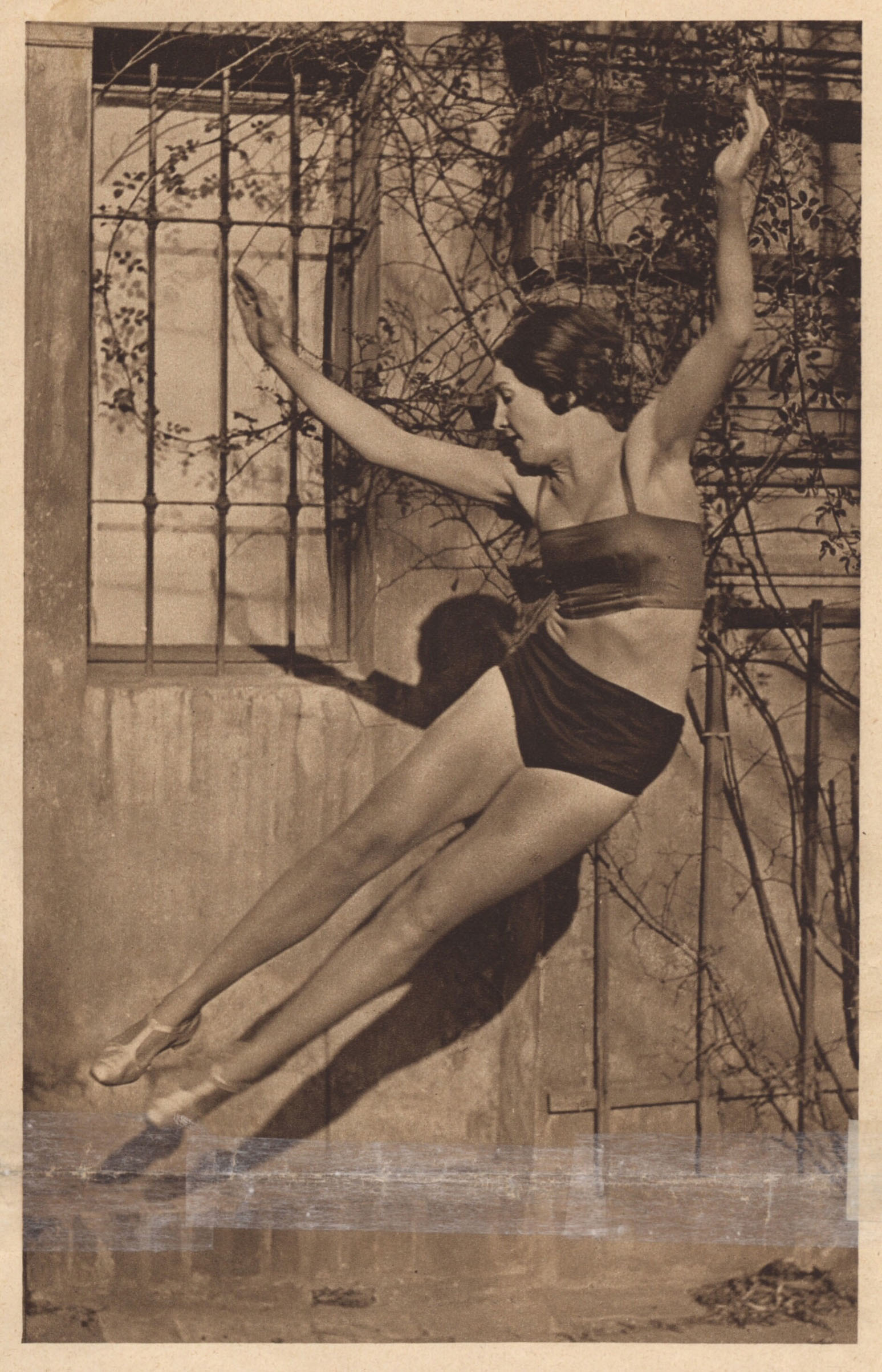 Dancer Milča Mayerová, ca. 1926. From : Colorful Week / Prague, Wednesday, December 29, 1926